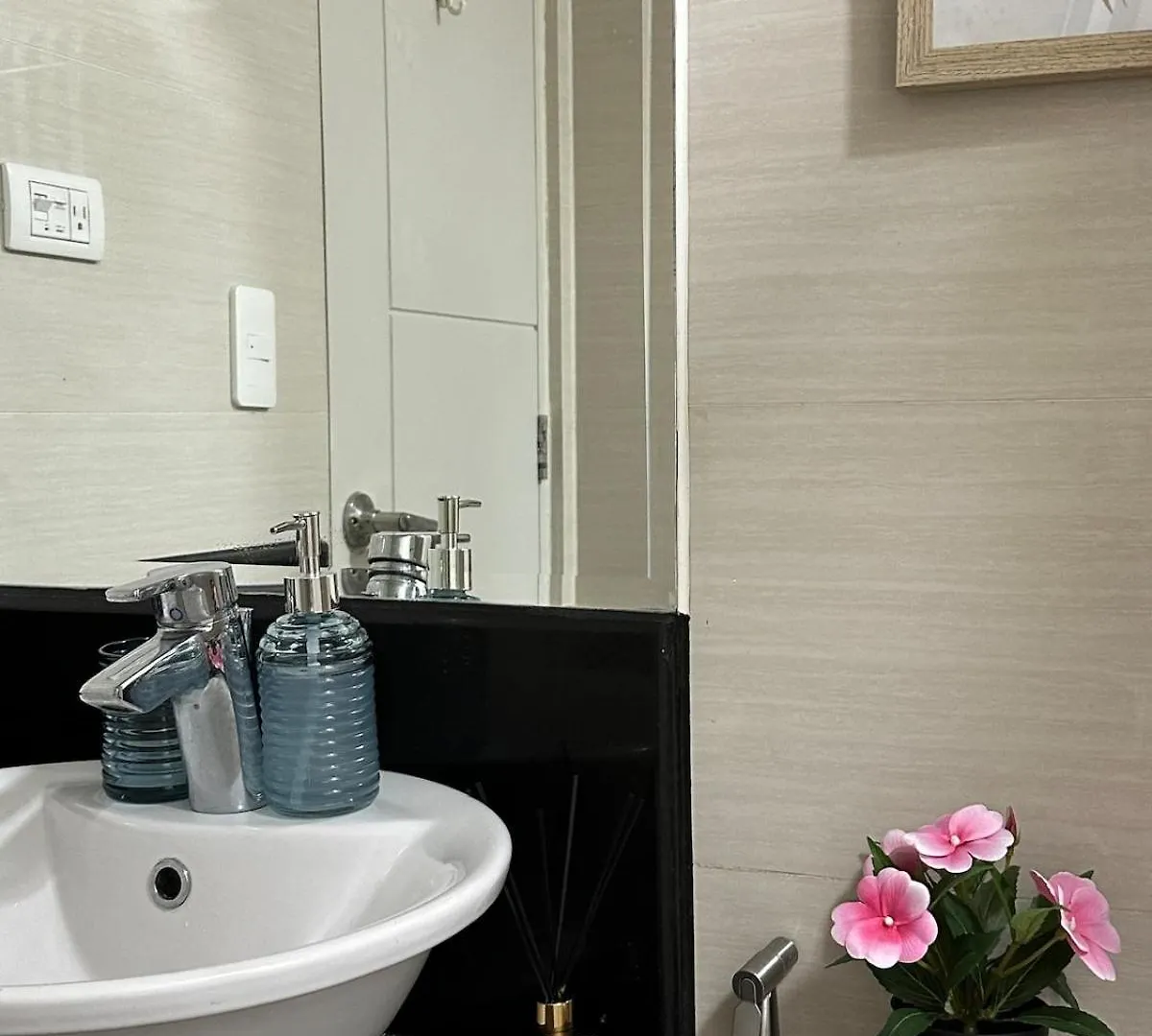 Apartment The Chic Studio At 150 Near Naia Terminal 3 Manila